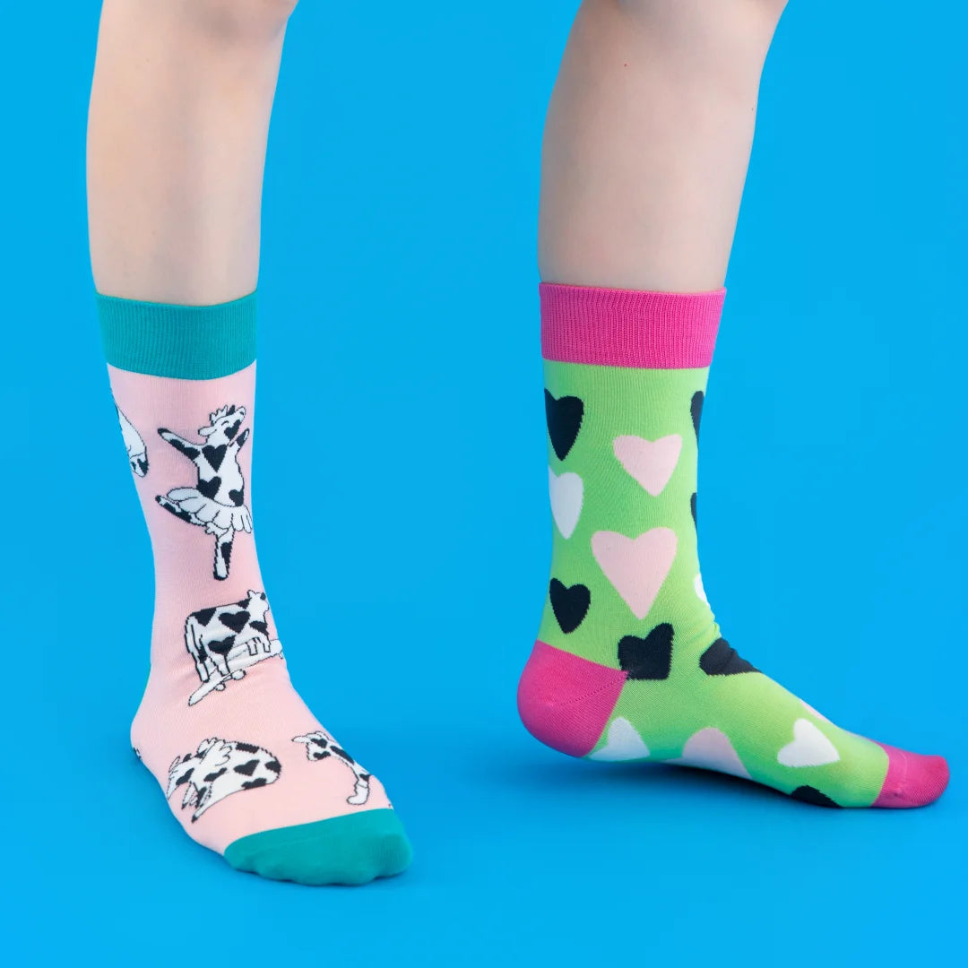 Cotton Blend Cartoon Cow Mid Calf Unisex Socks