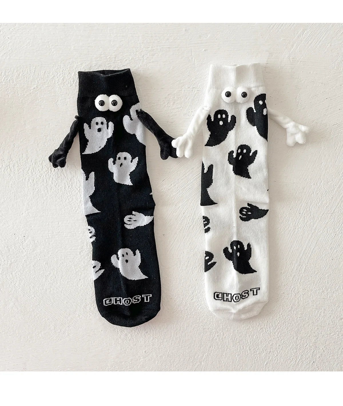 Cotton Ghost Design Magnetic Hand Holding Crew Socks - 4