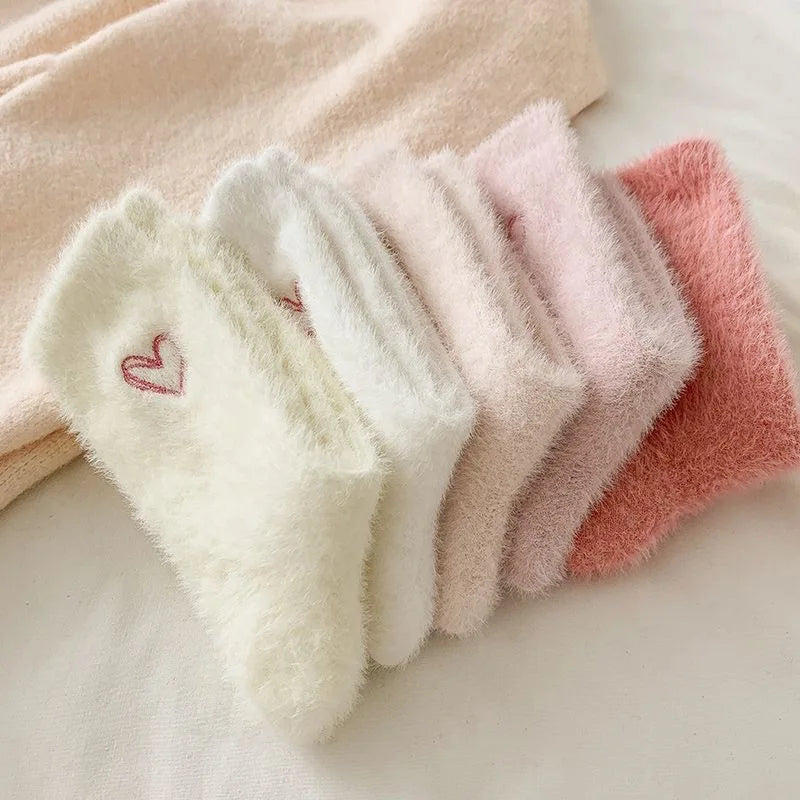 Polyester Elastane Plush Heart Print Mid Tube Socks