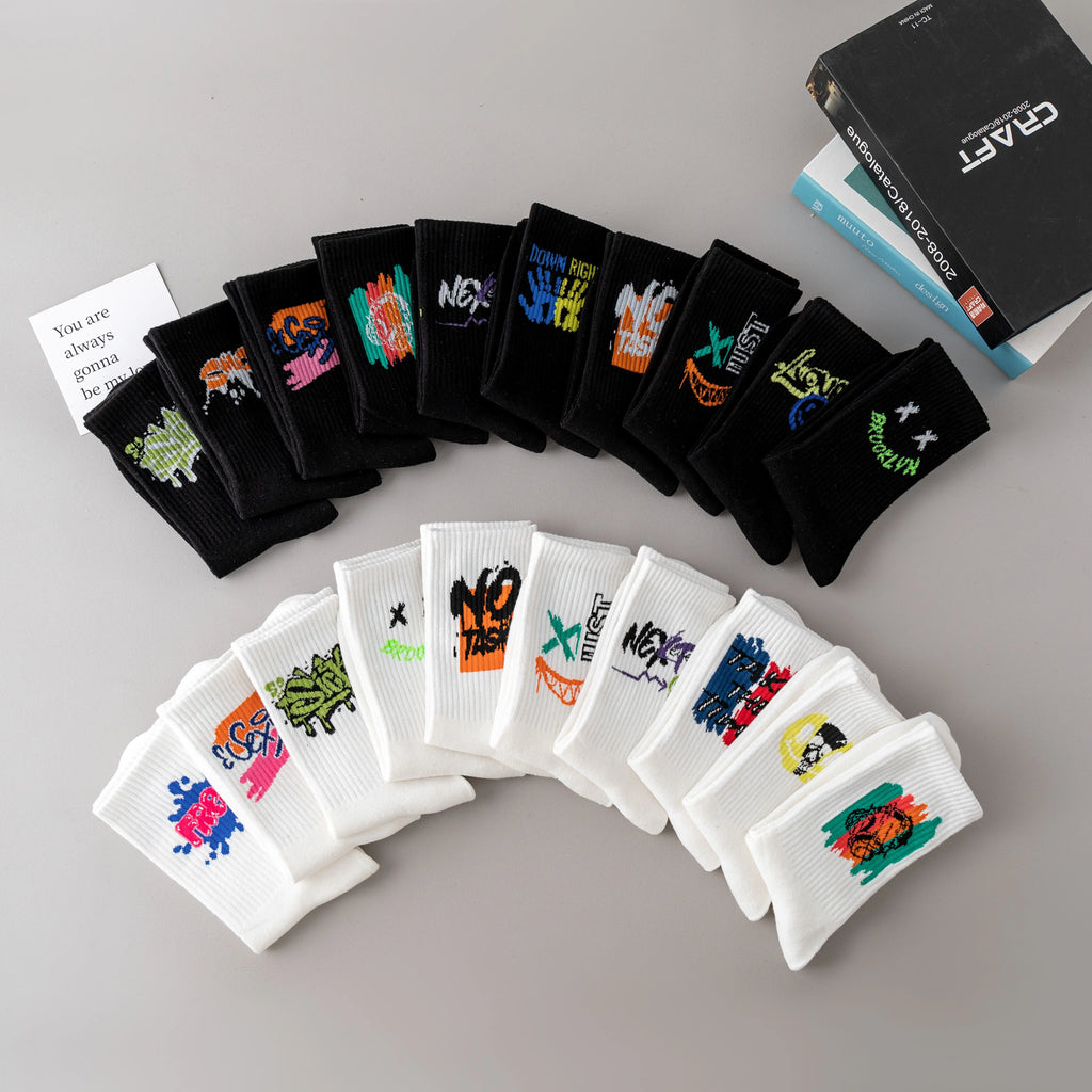 Polyester Elastane Crew Socks Graffiti Pattern Casual Footwear