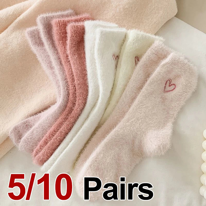 Polyester Elastane Plush Heart Print Mid Tube Socks
