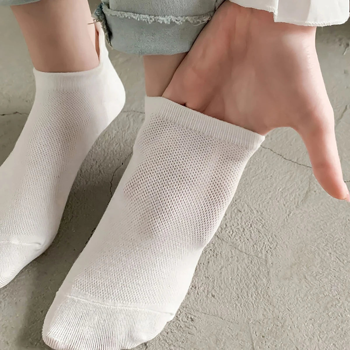 6 Pairs Polyester Ankle Socks with Floral Embroidery