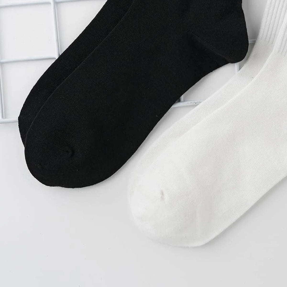 Men Polyester Elastane Skull Pattern Crew Socks - 6