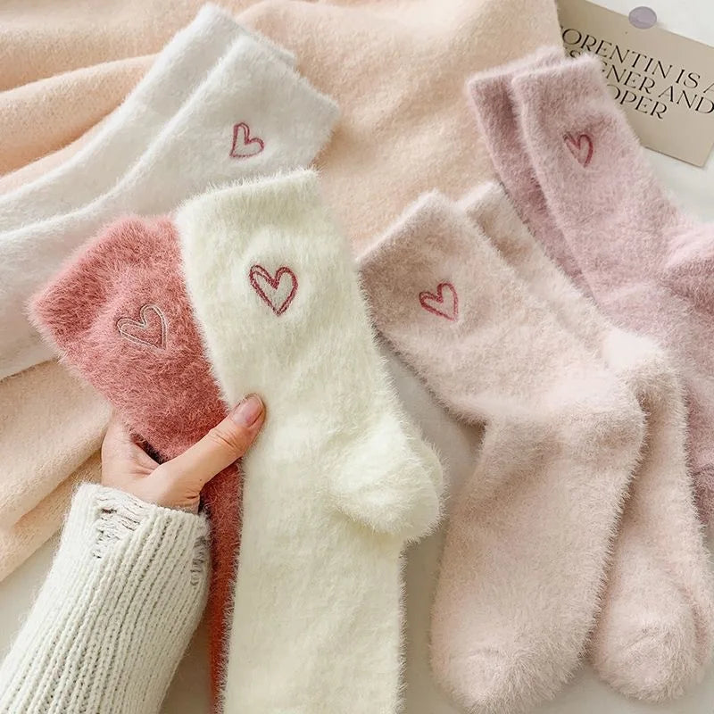 Polyester Elastane Plush Heart Print Mid Tube Socks