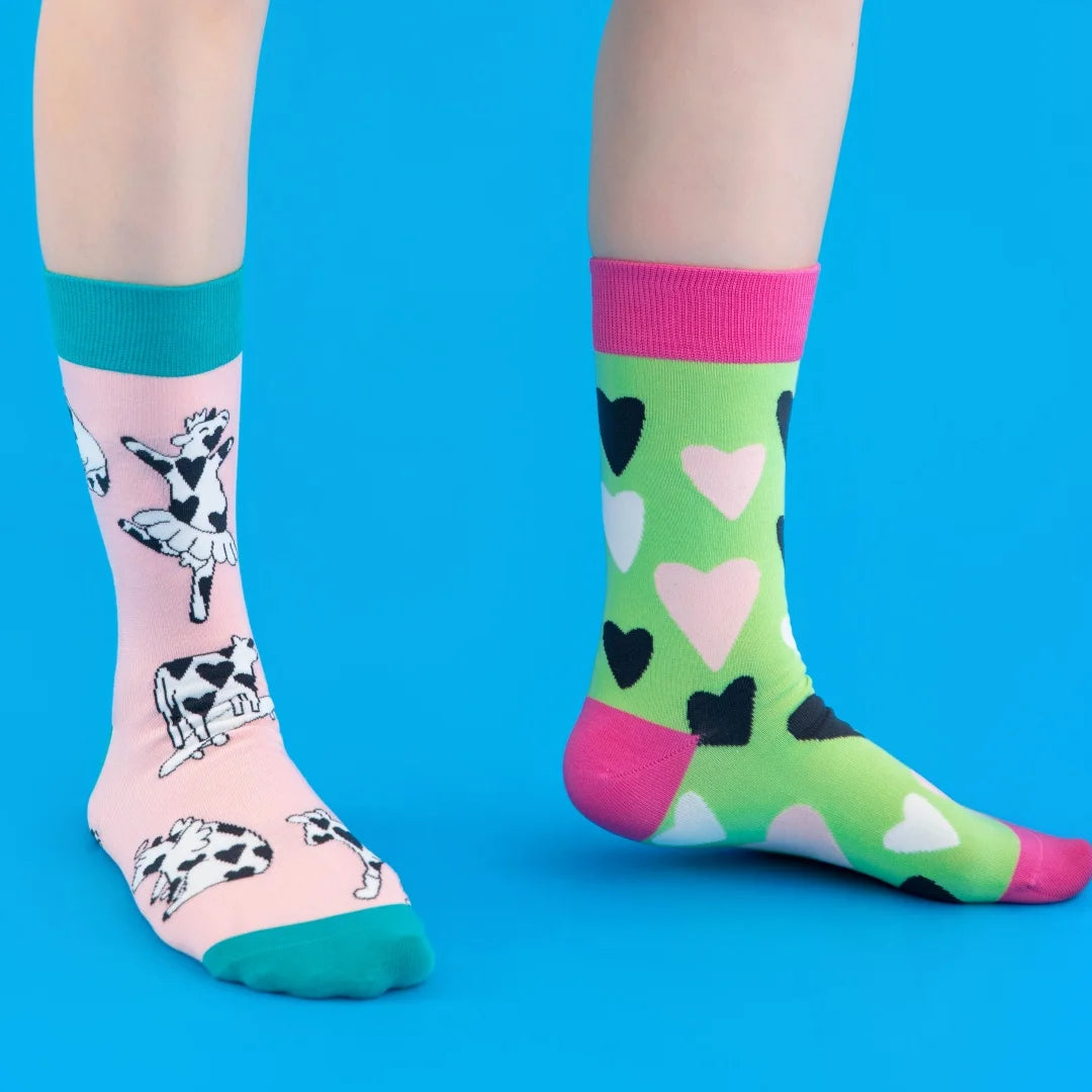 Cotton Blend Dancing Cow Print Casual Socks - 4