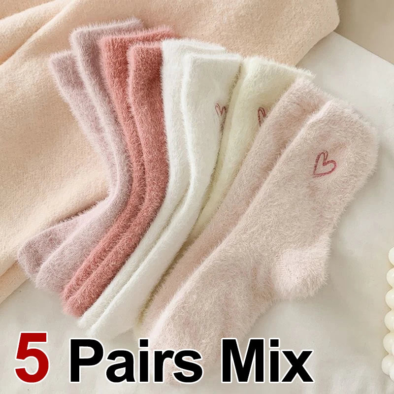 Polyester Elastane Plush Heart Print Mid Tube Socks